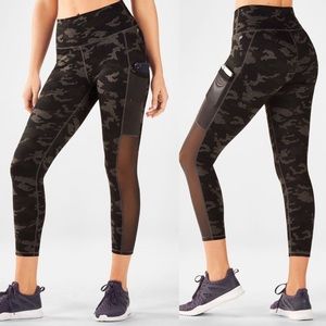 Fabletics Mila camo cropped leggings, high waist power hold, pockets